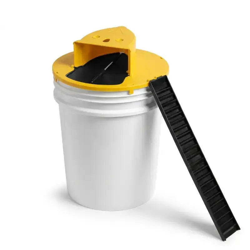 CatchAll's Bucket Lid Mouse Trap1